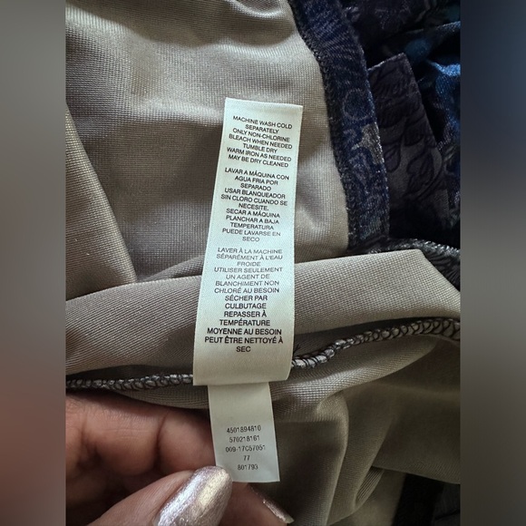 NWOT Chico's Midnight Patchwork Velvet Lace Up Tunic V-Neck 3/4 Sleeve Size 1 M - Picture 8 of 9